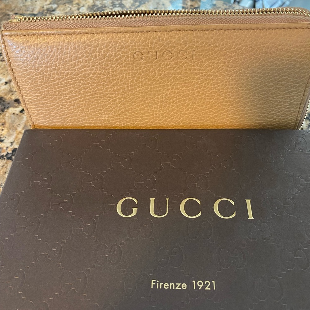 Gucci Wallet. EUC. - Picture 2 of 2